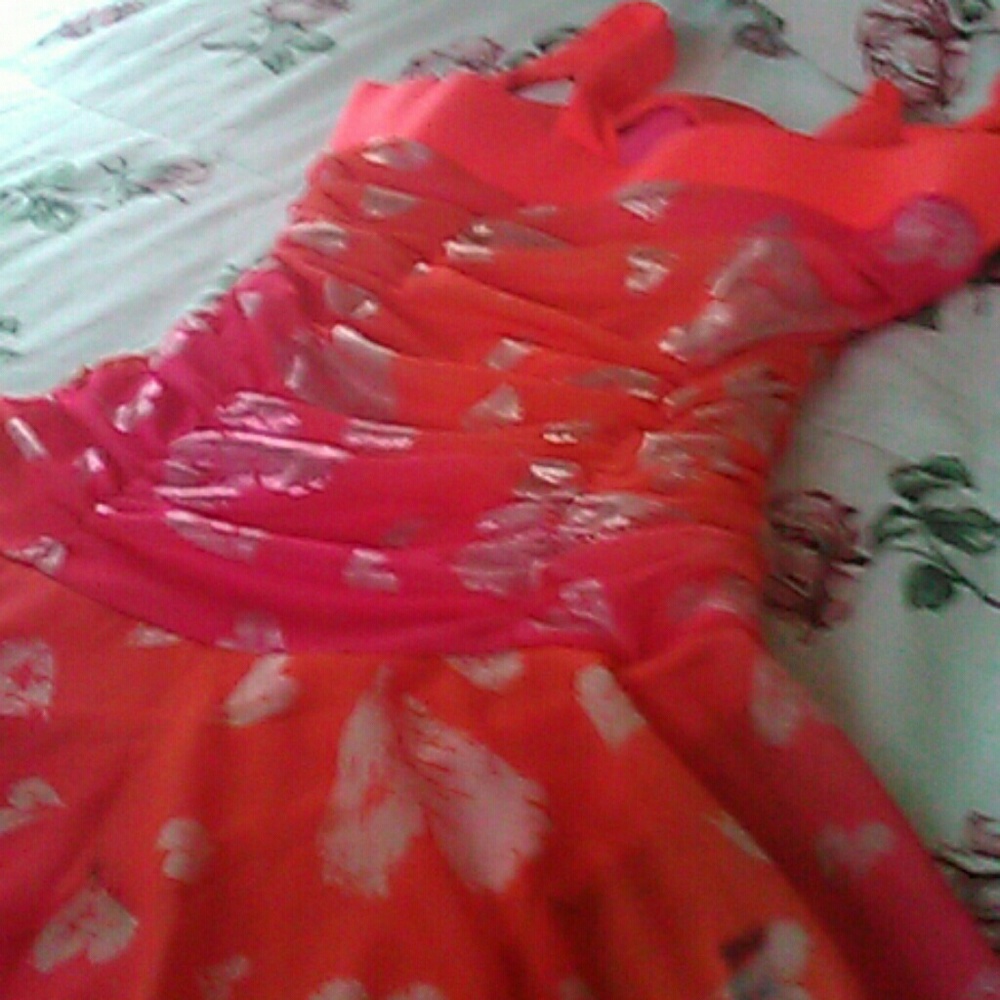 A  dress with hearts. - Picture 2 of 2